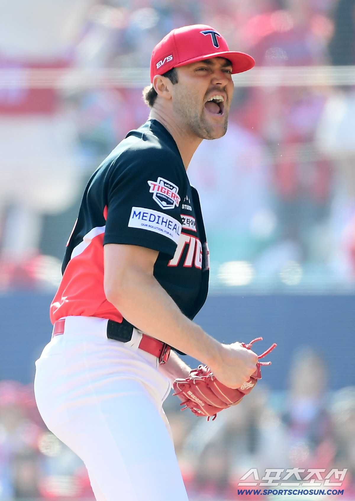 '충격 침묵' 포효했던 네일, 9회 끝내기 폭투에 할 말 잃었다 [인천 …