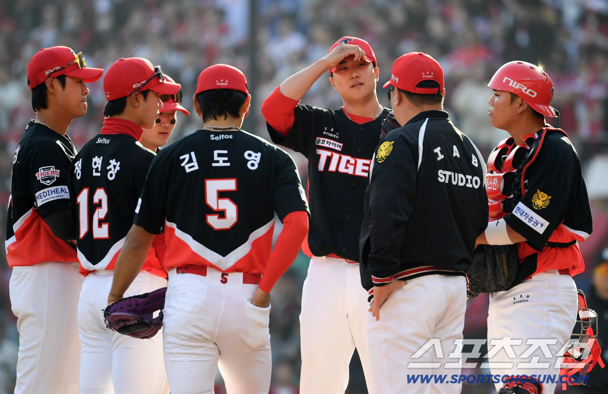 '충격 침묵' 포효했던 네일, 9회 끝내기 폭투에 할 말 잃었다 [인천 …