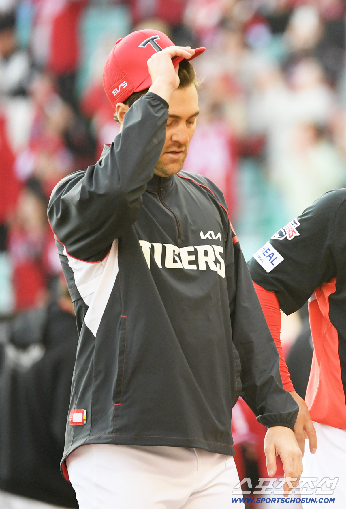 '충격 침묵' 포효했던 네일, 9회 끝내기 폭투에 할 말 잃었다 [인천 …