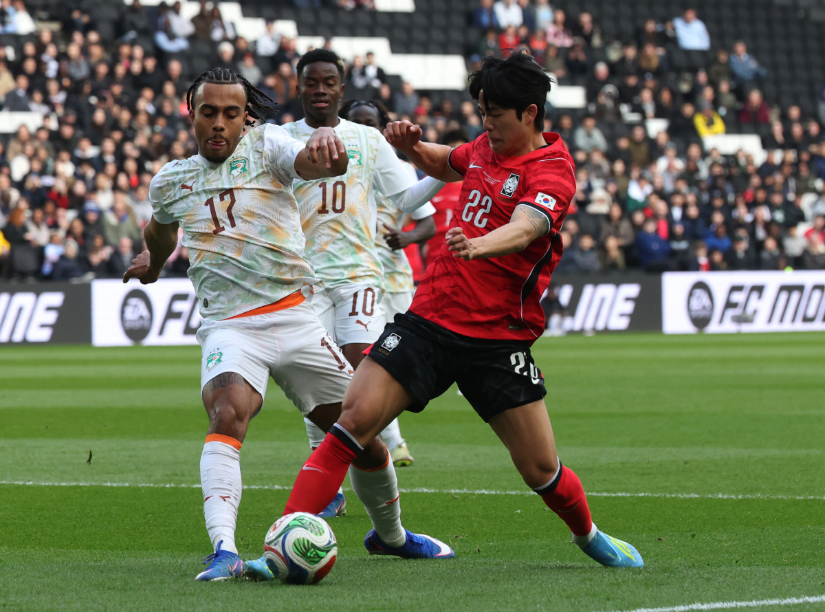 [코트디전 전반리뷰]'조유민 자동문 수비+골대 2번 강타' 홍명보호, 잘…