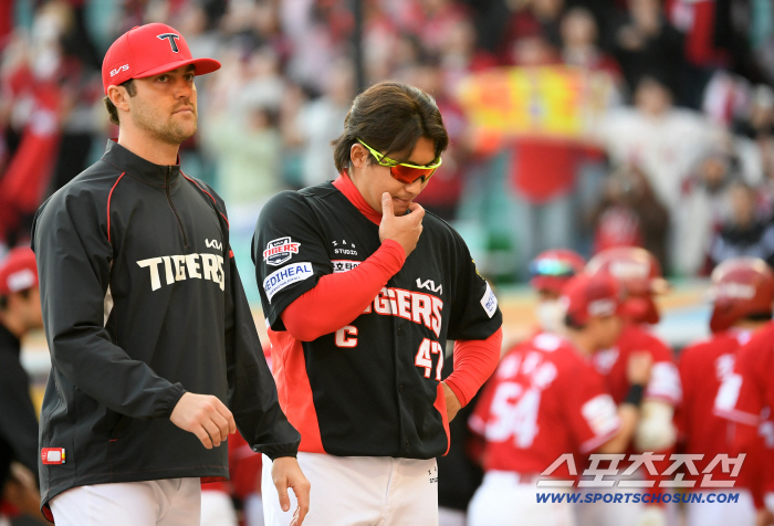 재밌는 거야, 수준 떨어지는 거야...개막부터 '대난장쇼' 1300만 흥행 도전 '양날의 검'