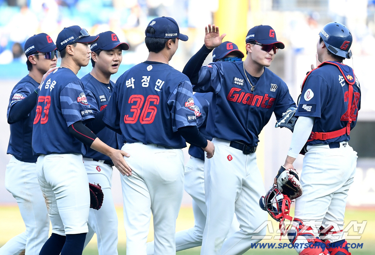 재밌는 거야, 수준 떨어지는 거야...개막부터 '대난장쇼' 1300만 흥…