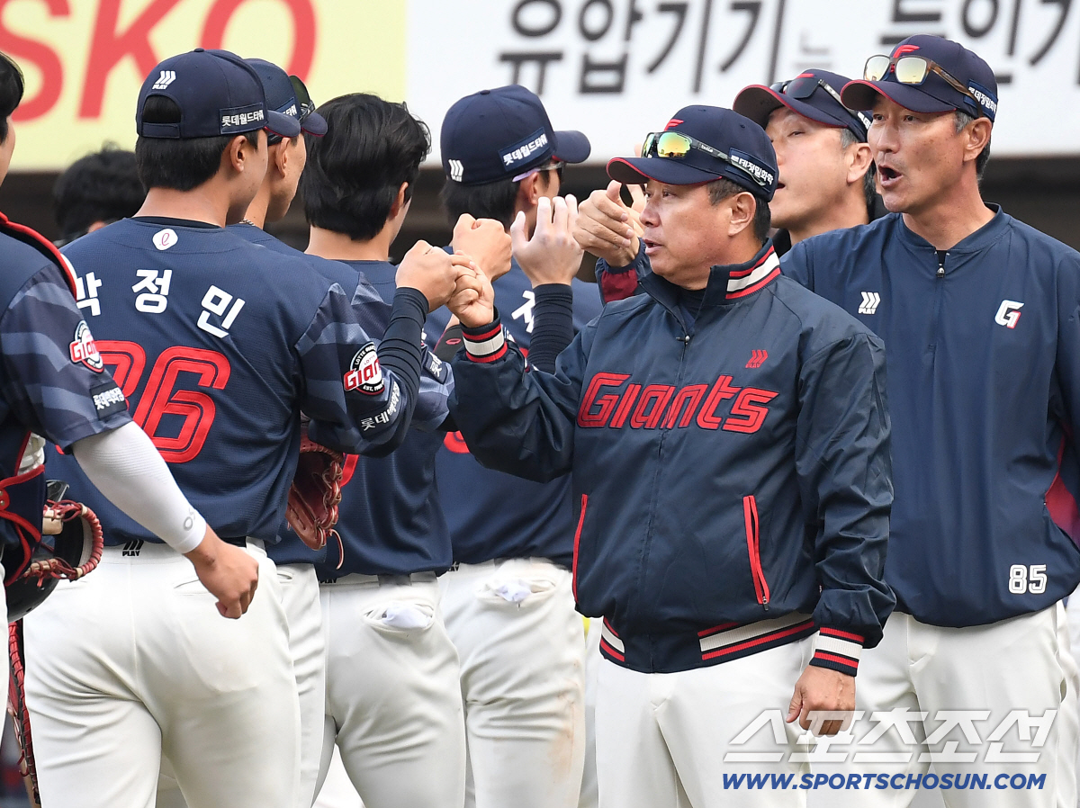 "신인인데 대견하다" 기억삭제 초압박 데뷔전, 개막전 9회말 역전위기, …