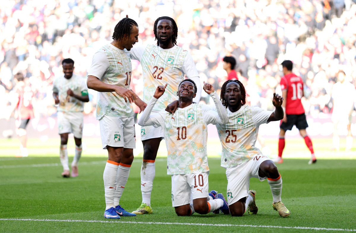 [코트디부아르전 리뷰]"이게 수비야?" '가상의 남아공'에 탈탈 털린 홍…