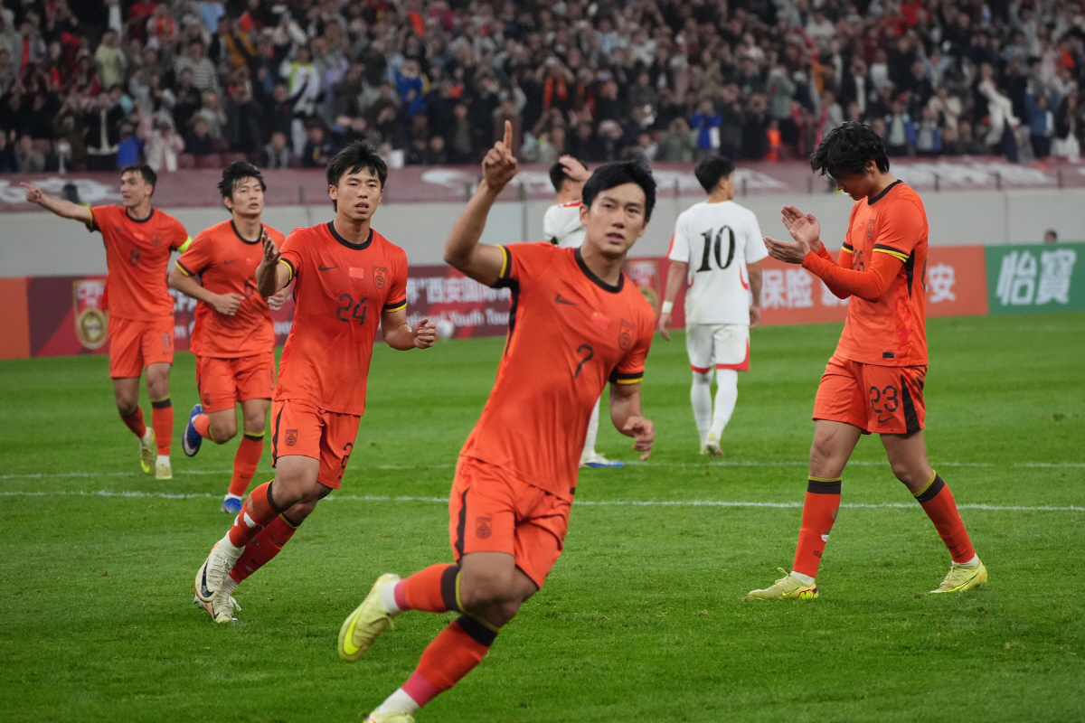 "북한과 겨우 비겼다" 중국 축구도 대참사! '85분 PK 동점골'로 홈…