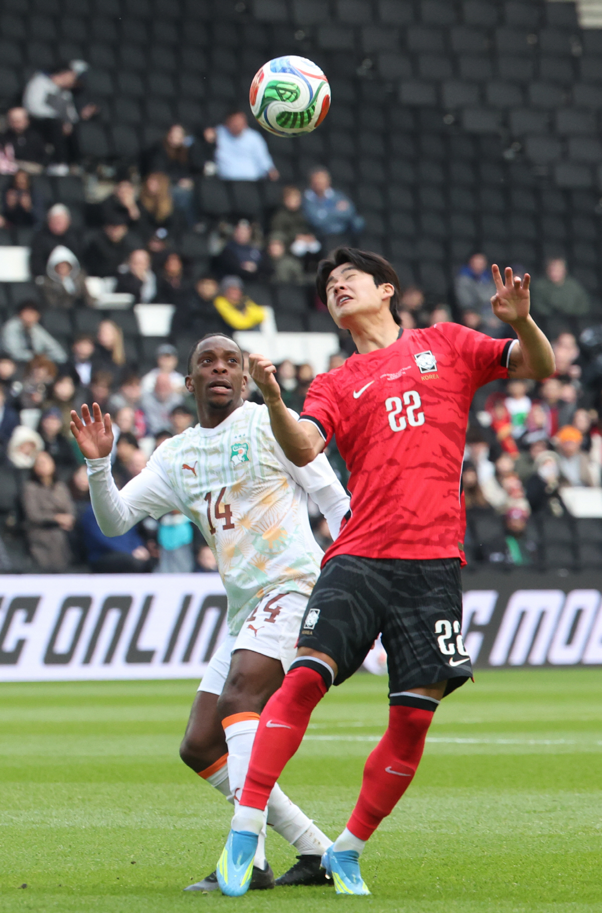 카스트로프 가세에 더 뜨거워진 윙백 경쟁...'홍심' 잡을 활약 선보인 …