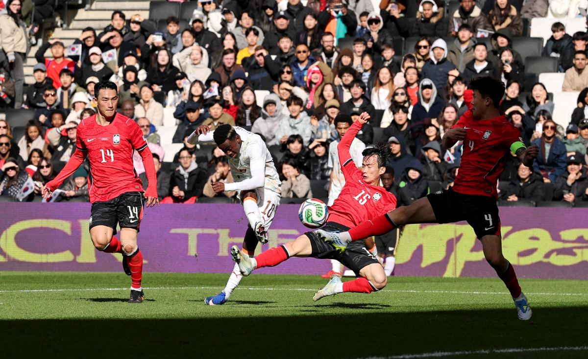 "선수층이 너무 두텁다" "유럽 이류로는 일본을 못 이긴다" 스코틀랜드 …