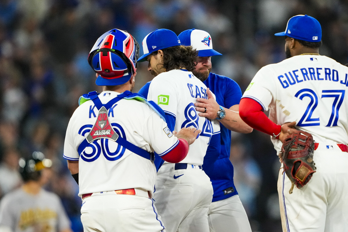 "시즈와 폰세가 페라리 시대 활짝", 161㎞ 쾅! 콧수염 에이스 12K…