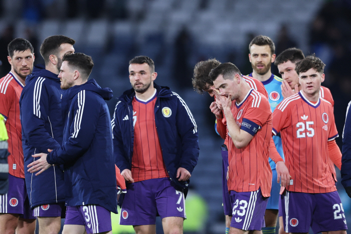 "일본은 톱 클래스"  맥토미니-로버트슨 베스트 투입하고 0-1 패한 스코틀랜드 감독 "강팀 상대로 나쁜 판단, 벌 받았다"