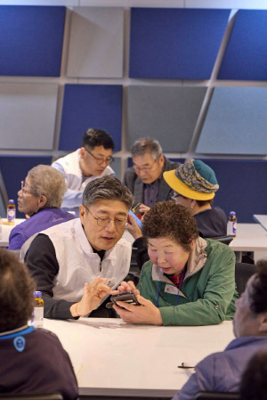 고객 목소리 경청 나선 SK텔레콤…창립기념일 맞아 현장 경영 확대