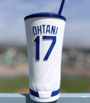 '오타니 연봉을 우리가 내는거였나요?' 다저스, 12만원짜리 음료컵 팔았다가 비난 폭격