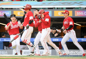 개막전 기적의 대역전승 SSG, 선발 라인업 바꿀 이유가 없지...하나 달라진 건? [인천 현장]