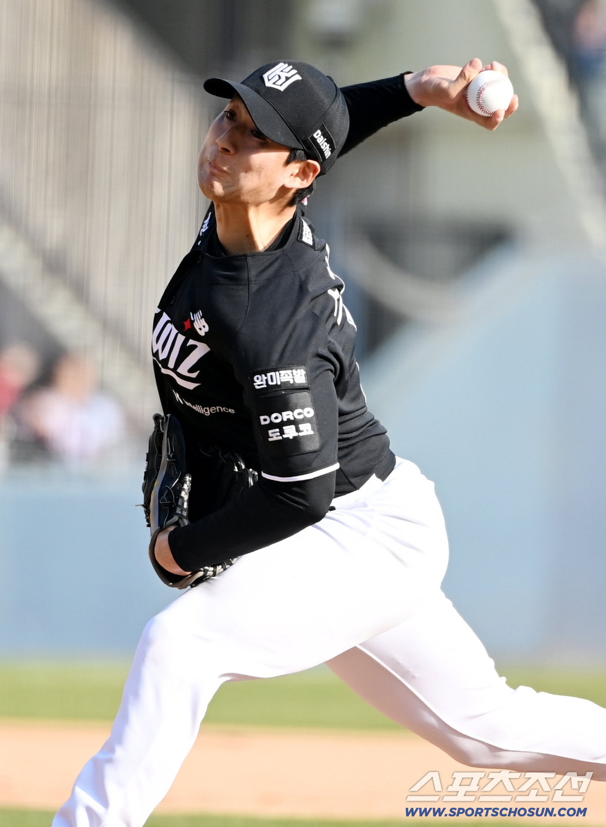 자신만만 꺼낸 '新필승조' 삐끗 → 둘이 합쳐 1이닝 4실점이라니…첫날부…