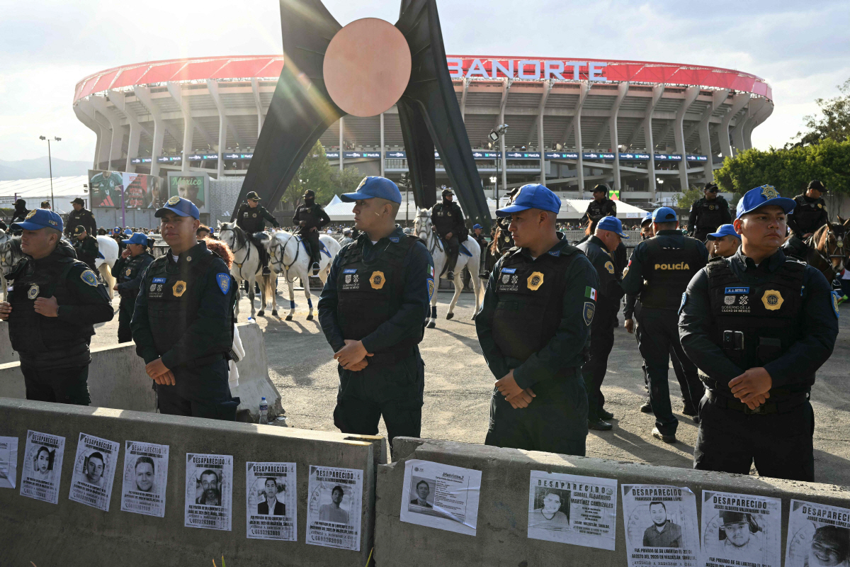 "군사작전 아냐?" 손흥민 태운 홍명보호 버스도 멕시코서 '경찰차 40대…