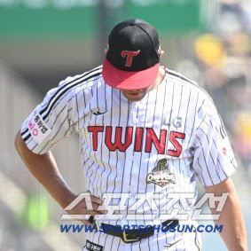 '1회초 6실점 충격투' 염갈량의 진짜 걱정. '던질 수 있지만→어제보다 낫지만→결국 정밀검진' 옆구리 만지며 내려온 치리노스의 운명은