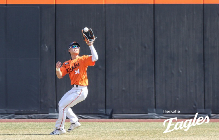 "이 놈 봐라" 백전노장도 감탄한 '슈퍼스타'의 끼…구단 역사 쓴 신인,…