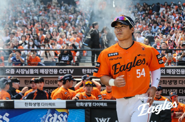 "이 놈 봐라" 백전노장도 감탄한 '슈퍼스타'의 끼…구단 역사 쓴 신인,…