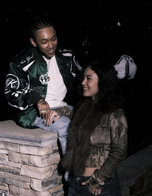 '5년 열애' 도끼, 휴대폰 배경화면도 ♥이하이…대놓고 공개연애 시작