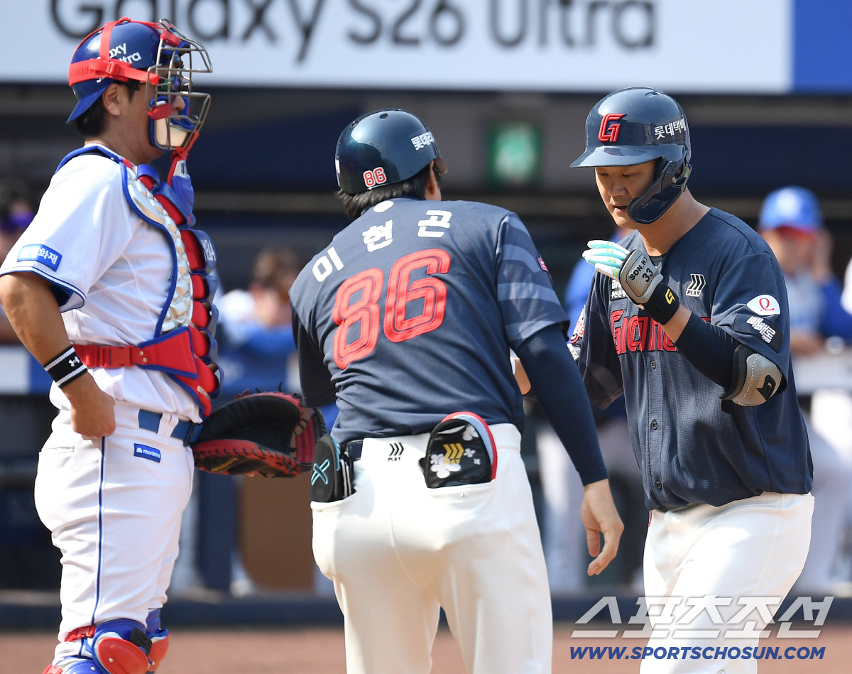 '망설임 없는 스윙' 롯데 타선, 찐이네...이틀 연속 선제 홈런포, 이…