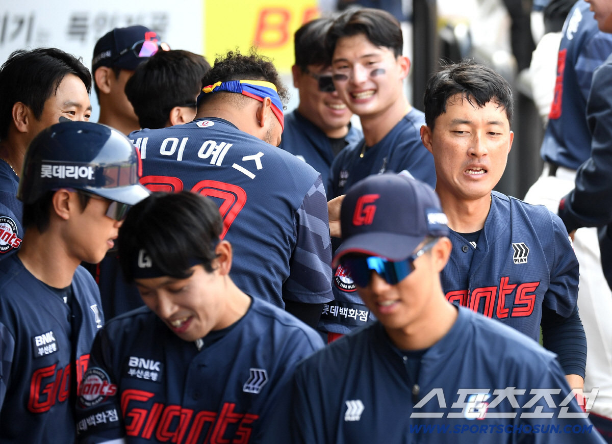 톱타자 레이예스, 홈런타자였니? 배찬승 상대 이틀 연속 7회 홈런, 손호…