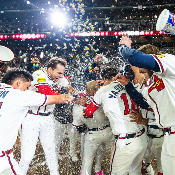 "하늘에 계신 어머니께…" 123년 역사상 첫 대기록! 2월 백수 탈출 …