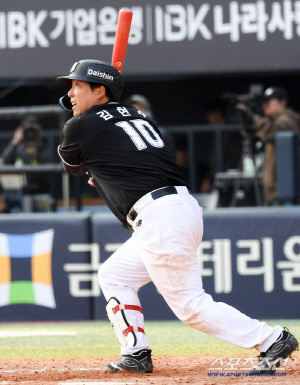 '그러게 왜 보냈어.' 김현수 9회초 비수 결승타 박영현 투혼의 연투 세이브. KT가 우승후보에 2연승[잠실 리뷰]