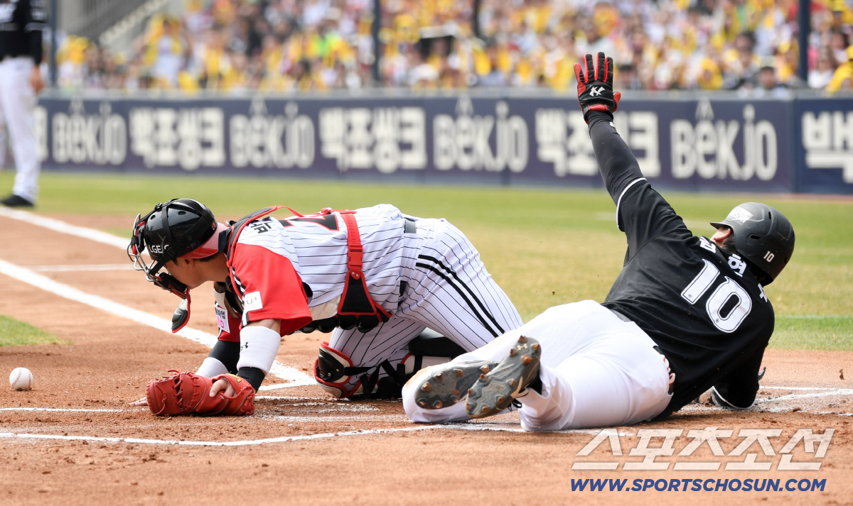 '그러게 왜 보냈어.' 김현수 9회초 비수 결승타+박영현 투혼의 연투 세…
