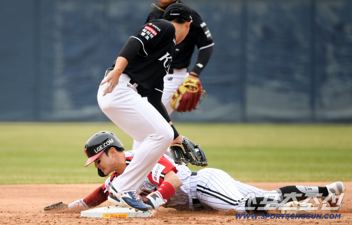 '그러게 왜 보냈어.' 김현수 9회초 비수 결승타+박영현 투혼의 연투 세…