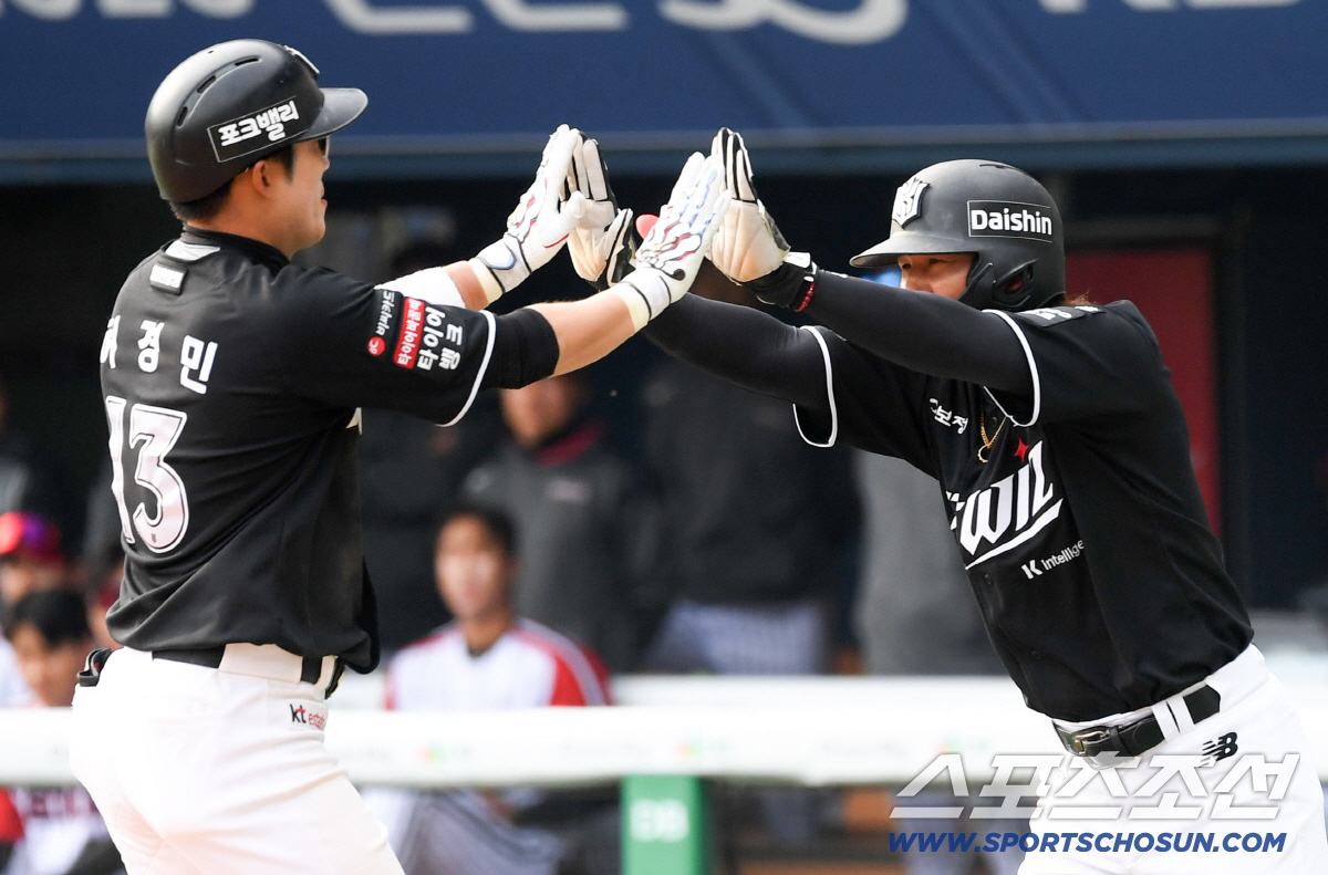 '그러게 왜 보냈어.' 김현수 9회초 비수 결승타+박영현 투혼의 연투 세…