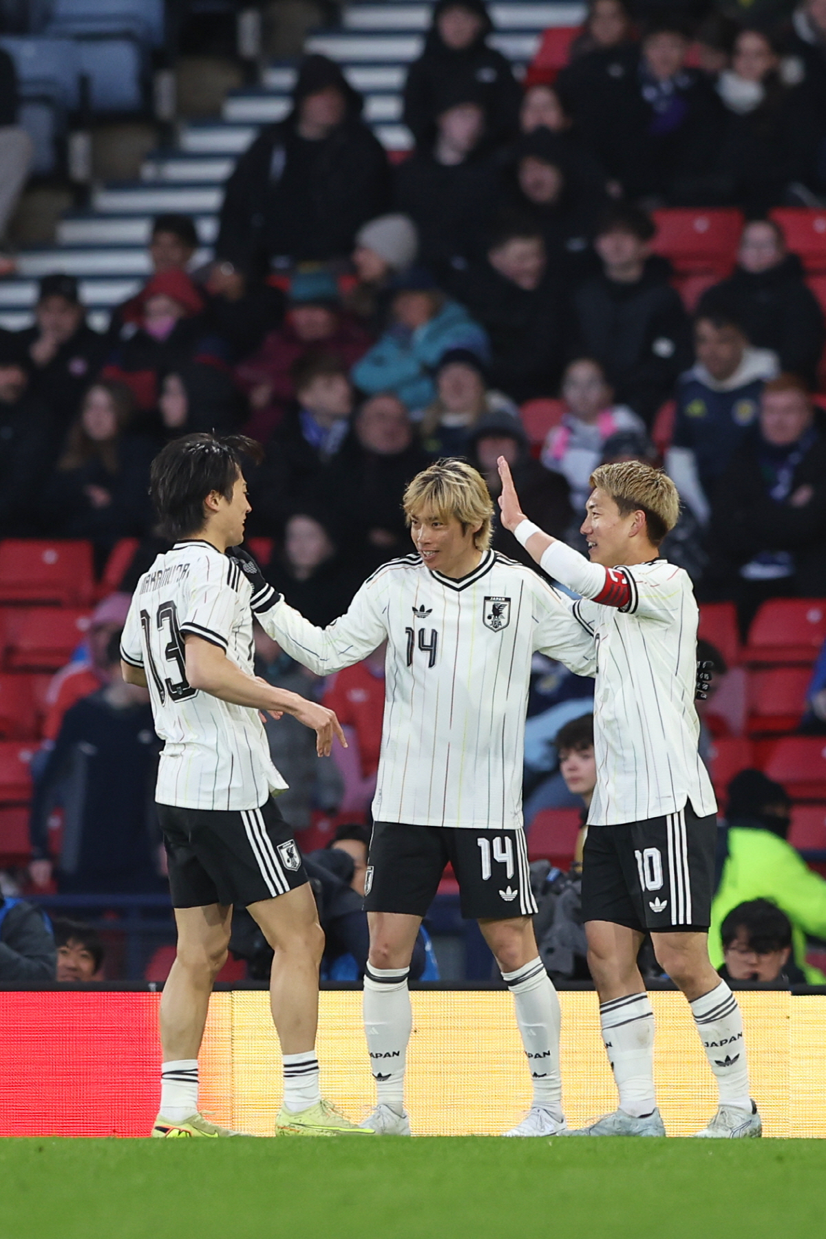 "日 파격 전술!" 스리백은 이렇게 쓰는 겁니다…광기의 '3-1-4-2 …