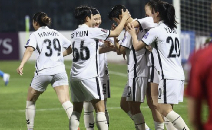 "K-여축이 이렇게 강합니다" 수원FC위민,디펜딩챔프 中우한 꺾고 4강행…