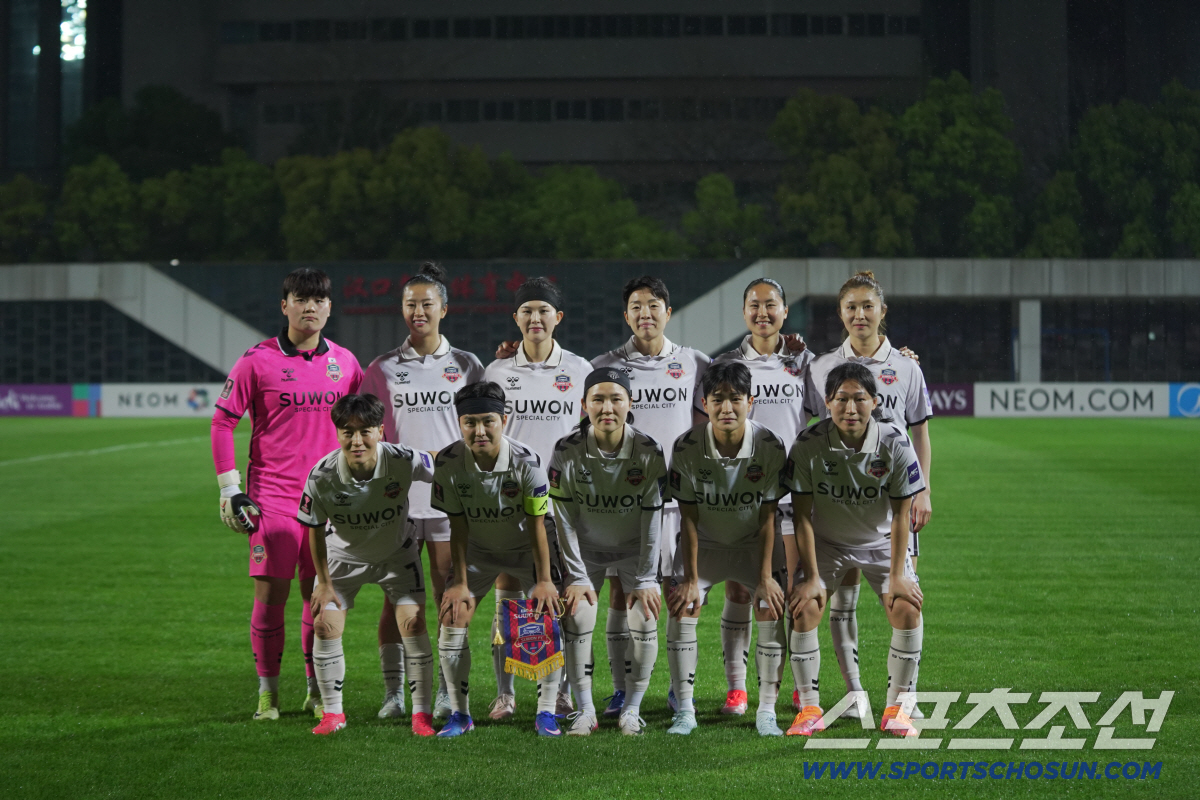 "K-여축이 이렇게 강합니다" 수원FC위민,디펜딩챔프 中우한 꺾고 4강행…