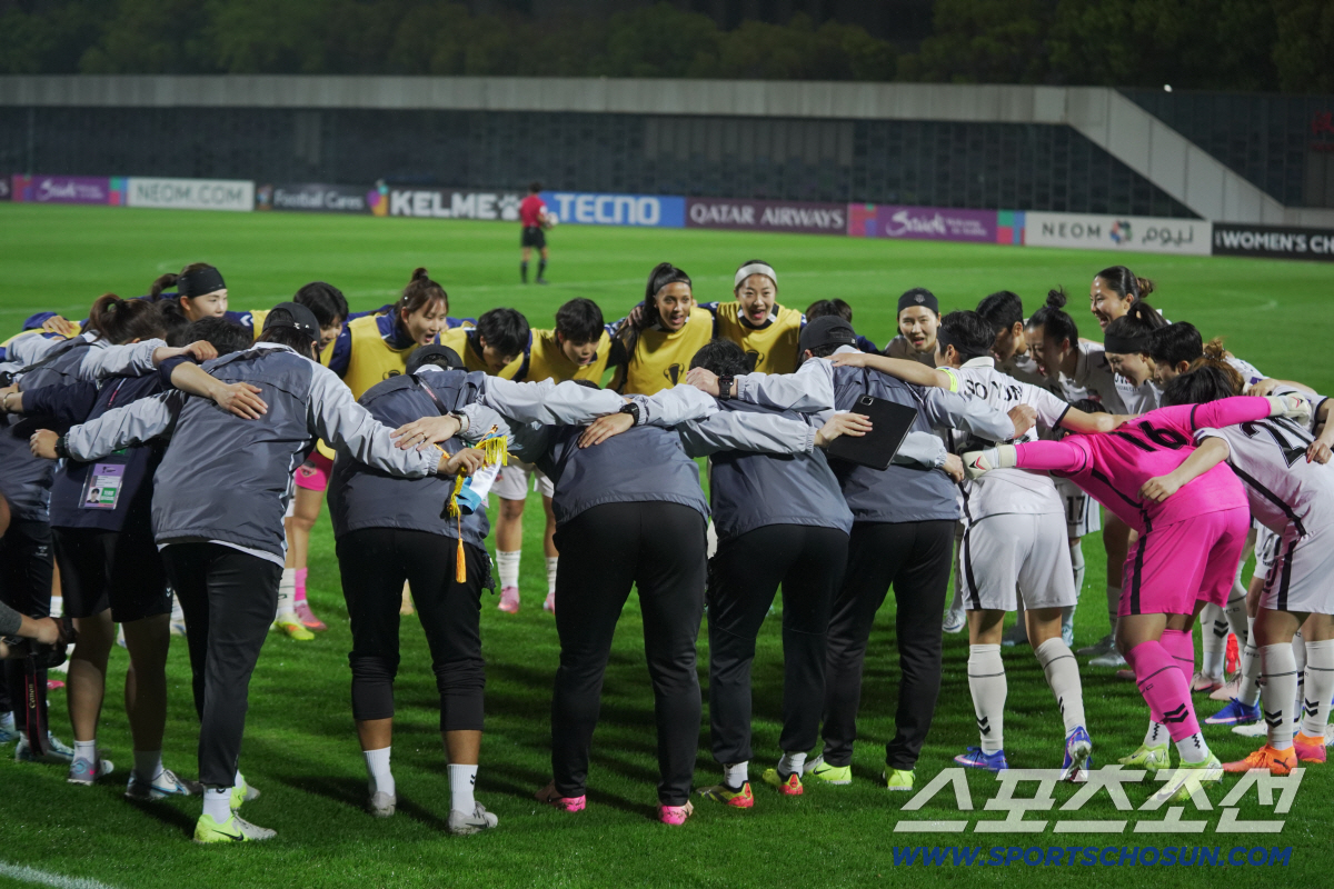 "K-여축이 이렇게 강합니다" 수원FC위민,디펜딩챔프 中우한 꺾고 4강행…