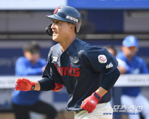 '거뭇거뭇' 땀으로 씻겨진 선크림 빈자리, 