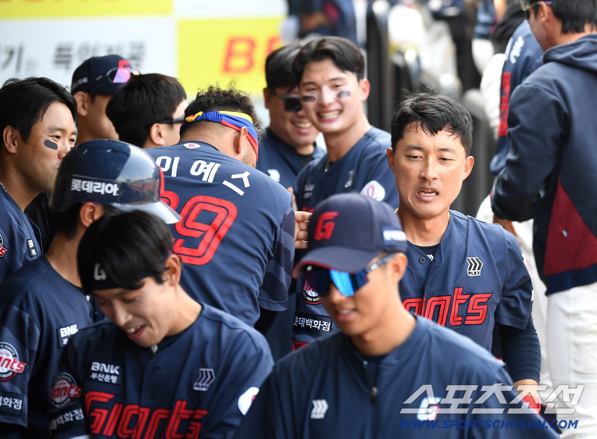 '거뭇거뭇' 땀으로 씻겨진 선크림 빈자리, "살아남겠다는 생각 없다. 올…