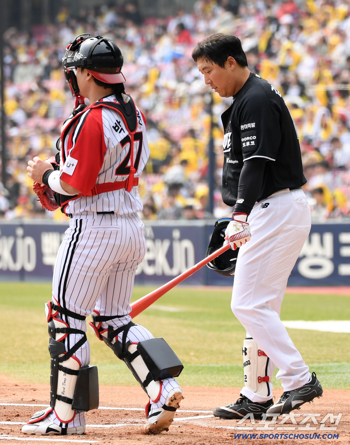 '적이 됐지만 정은 남았다' KT 유니폼 입은 김현수, 8년 함께한 LG…