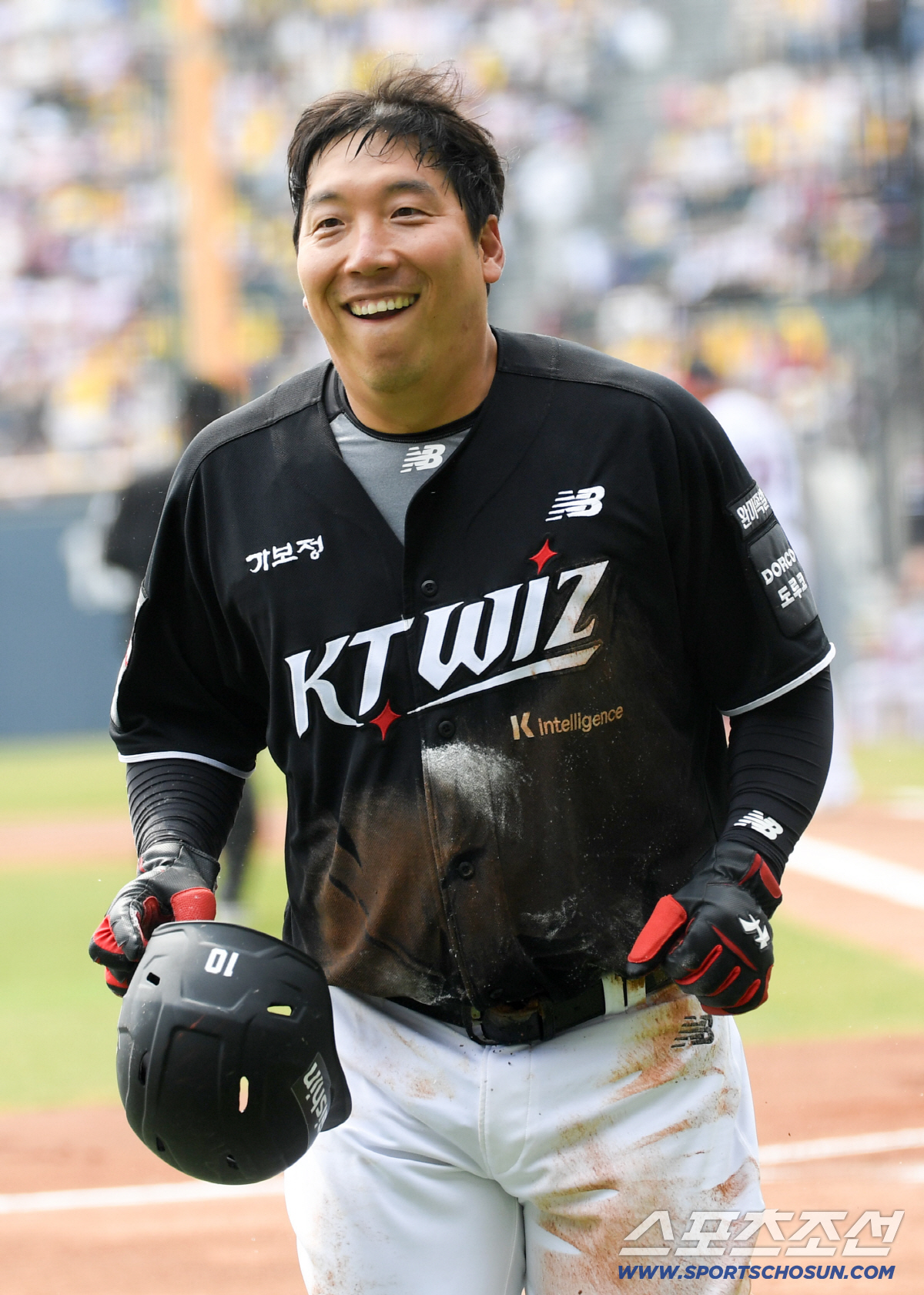 '적이 됐지만 정은 남았다' KT 유니폼 입은 김현수, 8년 함께한 LG…