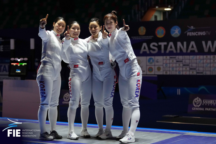 "송세라 美쳤다!" '세계1위' 韓여자에페,'파리 금'伊 '세계2위'美 꺾고 단체전도 우승![아스타나월드컵]