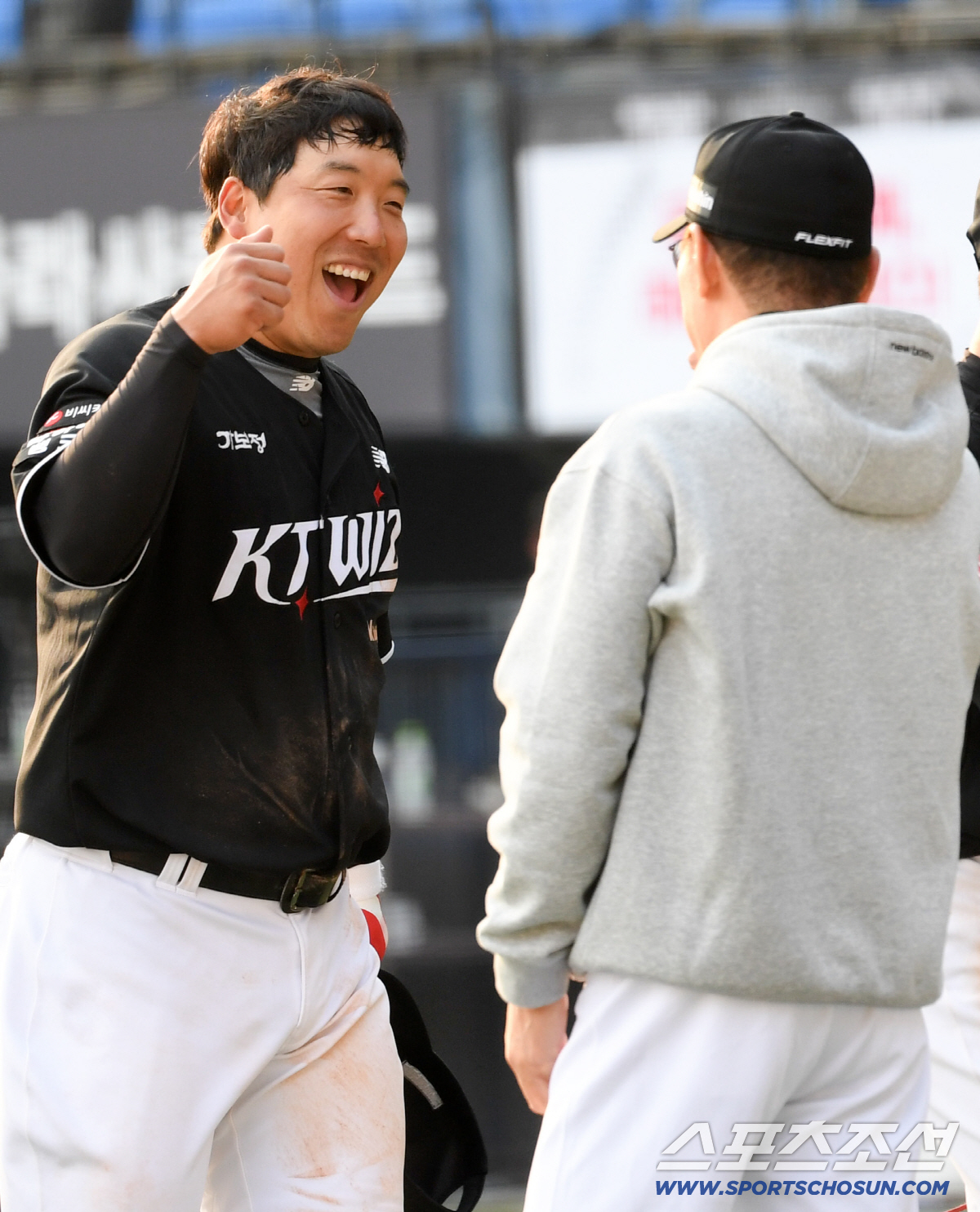 "난 못할거 같다. 팀만 이기면..." 이 악물고 뛰더니... 9타수 1…