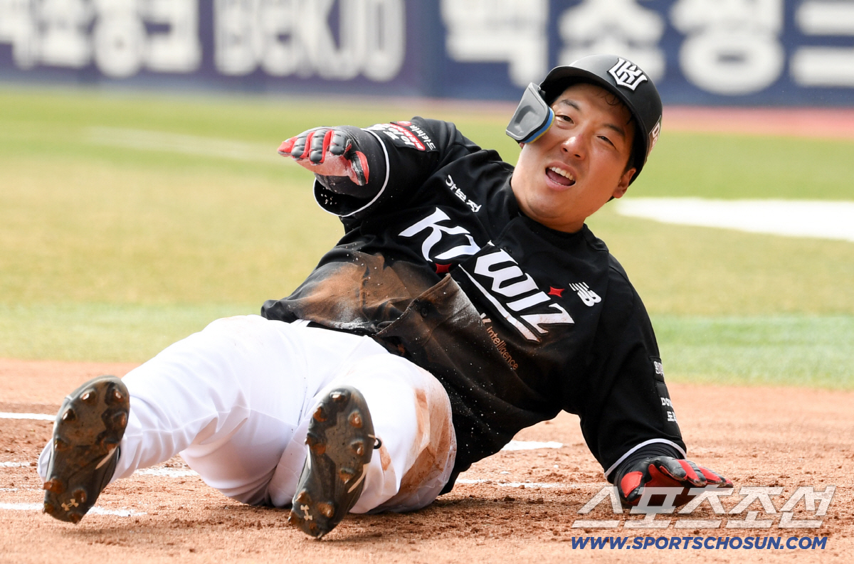 "난 못할거 같다. 팀만 이기면..." 이 악물고 뛰더니... 9타수 1…