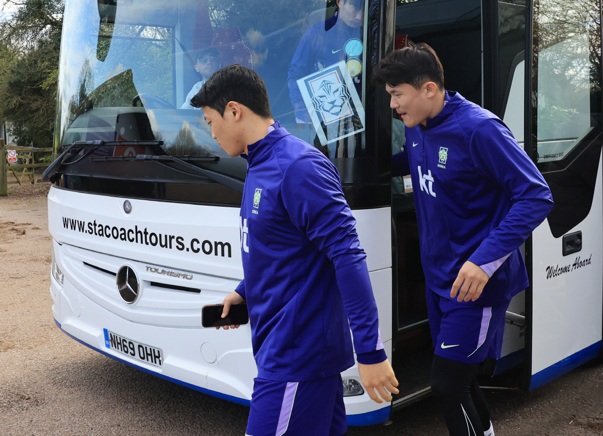 "홍명보호 다시 뛴다" 이 악문 손흥민과 이강인, 오스트리아 최후의 리허…