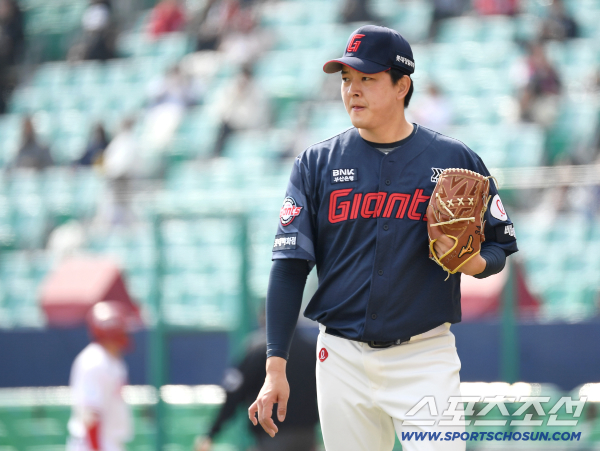 "뒤에 대기시켰다" ERA 13.50, 루키가 마무리? 최상의 그림은 '…