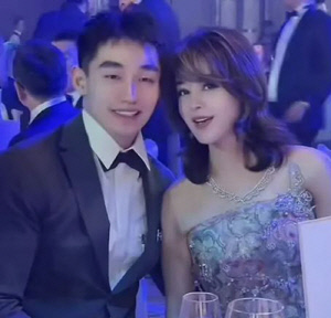 55세 여성 기업인, 25세 남성과 결혼…혼수 110억원어치 선물