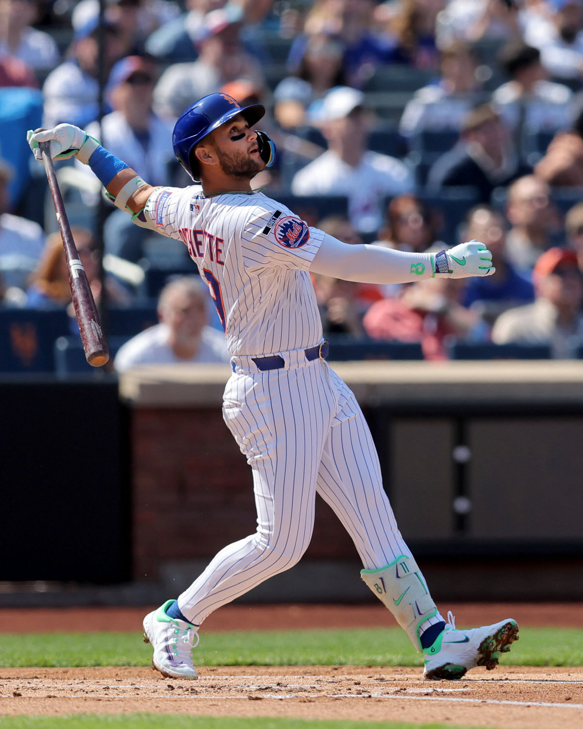 Mar 26, 2026; New York City, New York, USA; New York Mets third baseman Bo Bichette (19) follows through on an RBI sacrifice fly against the Pittsburgh Pirates during the first inning at Citi Field. Mandatory Credit: Brad Penner-Imagn Images<저작권자(c) 연합뉴스, 무단 전재-재배포, AI 학습 및 활용 금지>