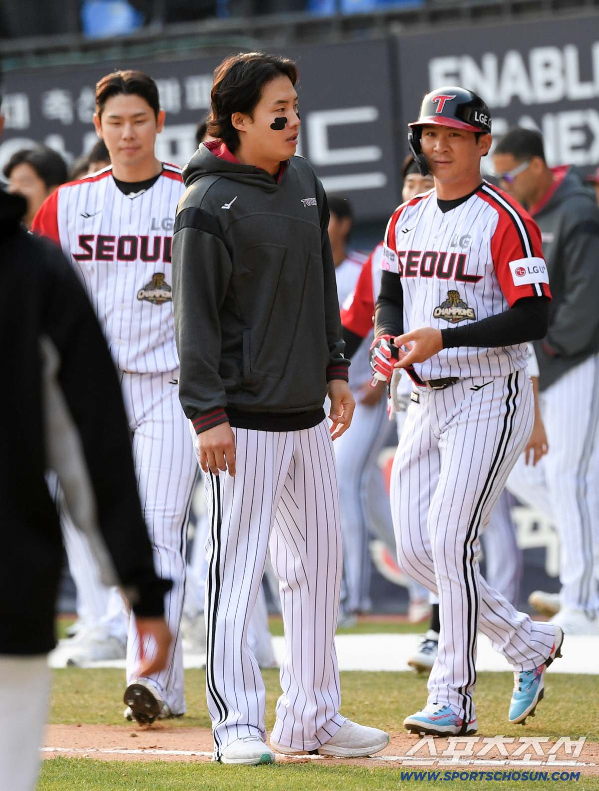 29일 잠실구장에서 열린 LG와 KT의 경기. 패한 LG 선수들이 아쉬워하고 있다. 잠실=박재만 기자 pjm@sportschosun.com/2026.03.29/