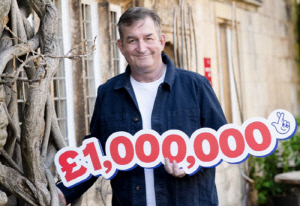 돌아가신 아버지의 숫자로 20억원 복권 당첨…