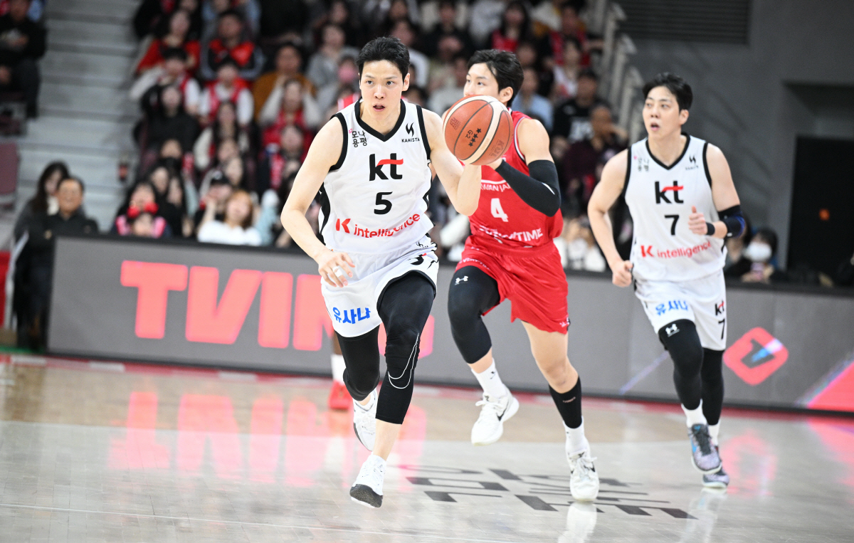 '싸움구경 재밌네' 리그 막판 달구는 양대 순위경쟁…LG 우승 확정이 관건? 대혼전 2위-6강경쟁 '끝까지 가나'