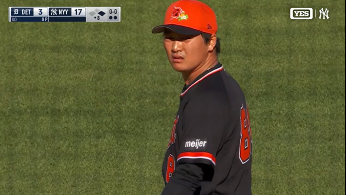 고우석이 지난달 22일(한국시각) 뉴욕 양키스와의 시범경기에서 10점차로 뒤진 8회말 등판해 만루홈런을 얻어맞은 뒤 연거푸 안타를 맞고 다시 투구를 하고 있다. 사진=MiLB.TV 캡처