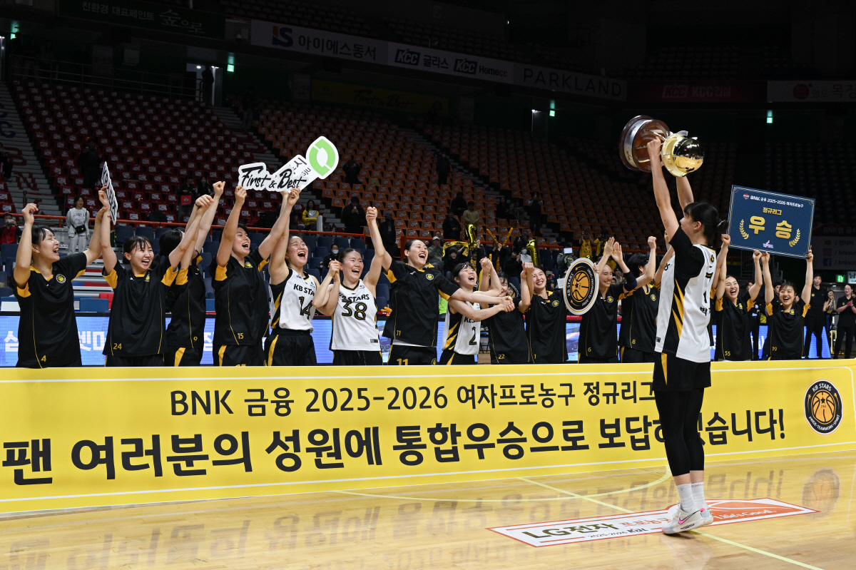 역대 6번째 정규리그 우승 차지한 KB스타즈, 시련은 있었지만 끝내 실패하지 않았던 비결은?