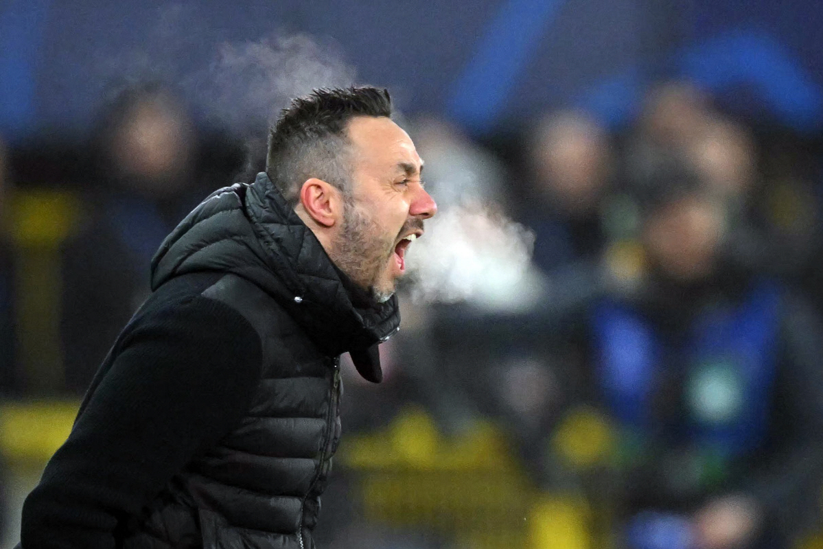 Marseille's Italian head coach Roberto De Zerbi gives instructions to his players during the UEFA Champions League, league phase day 8, football match between Club Brugge KV and Olympique de Marseille, at the Jan Breydel Stadium in Bruges on January 28, 2026. (Photo by NICOLAS TUCAT / AFP)<저작권자(c) 연합뉴스, 무단 전재-재배포, AI 학습 및 활용 금지>